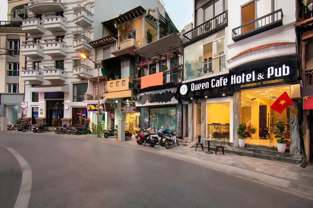Queen Cafe Hotel & Pub