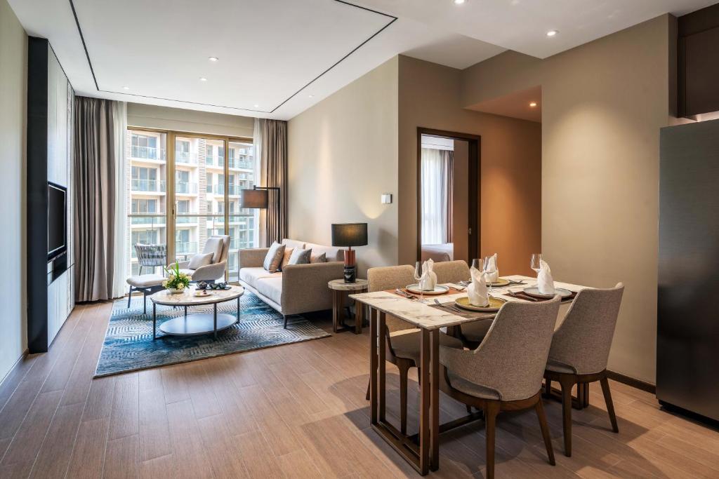 Two-Bedroom Apartment by Oakwood Premier Phnom Penh