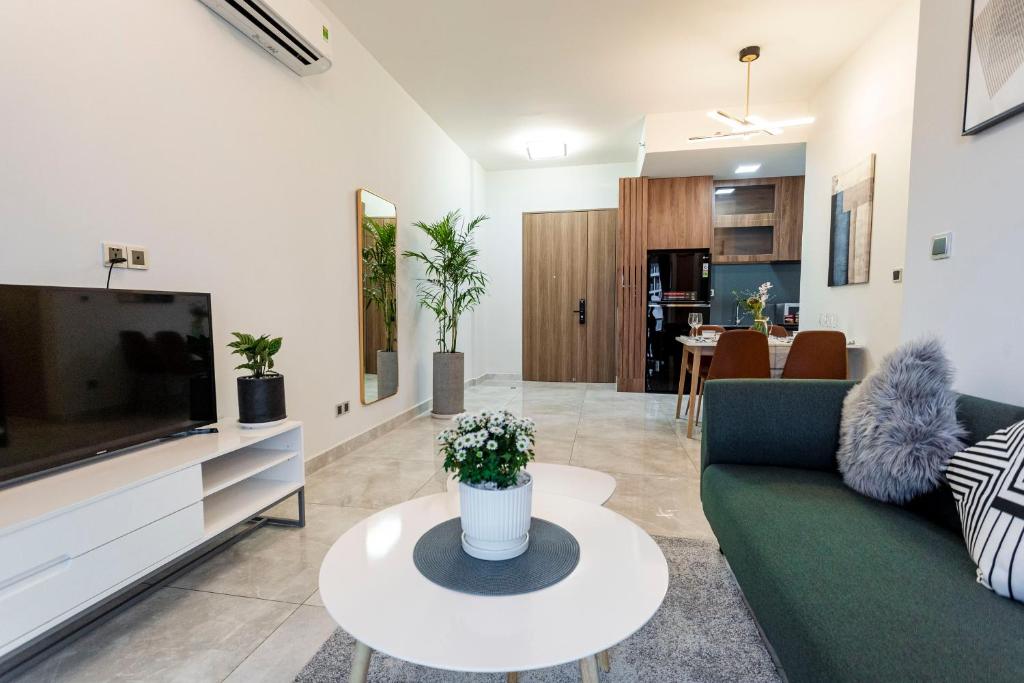 Two-Bedroom Apartment by Midtown Premium Apartments