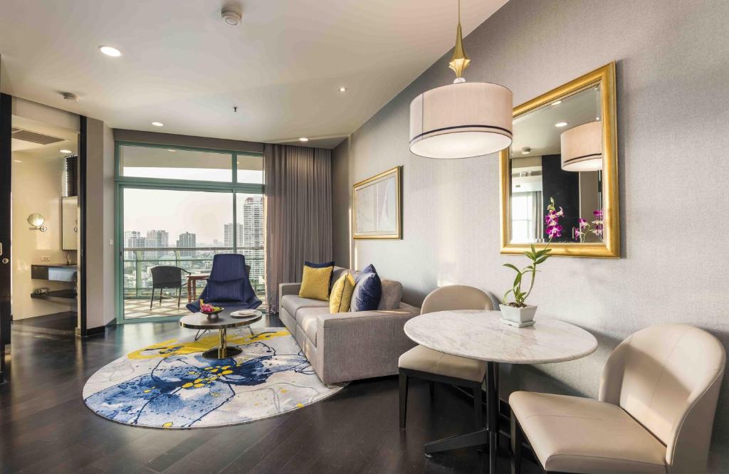 One-Bedroom Skyline Suite King by Chatrium Hotel Riverside Bangkok