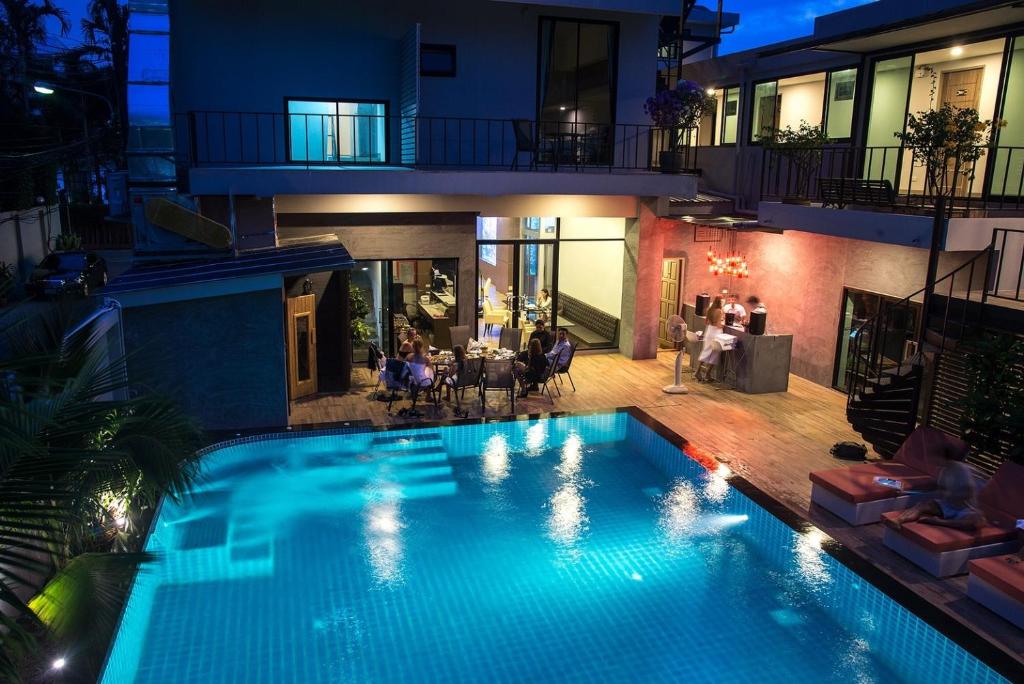 V20 Boutique Jacuzzi Hotel