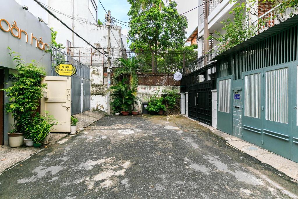 Dlux Saigon