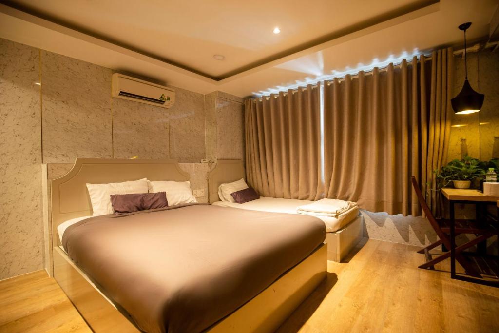 Lá Hotel Q10